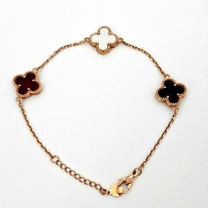 Van Cleef 18k gold	 Alhambra 3 motifs bracelet - MOP, Onyx, Carnelian